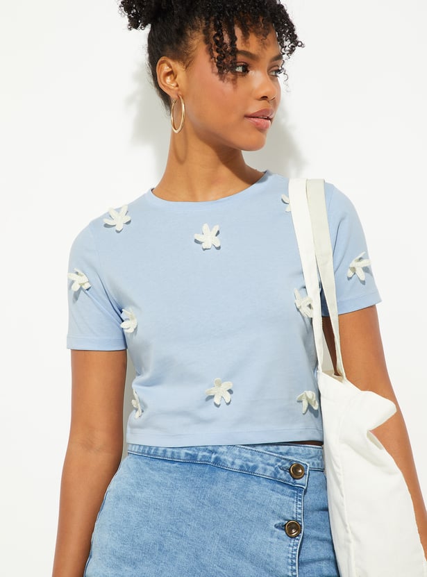 URB_N Women Flower Appliqued T-shirt