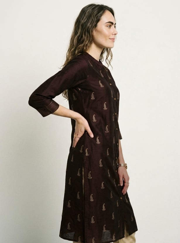 Women Embroidered Straight Kurta