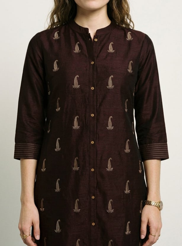 Women Embroidered Straight Kurta