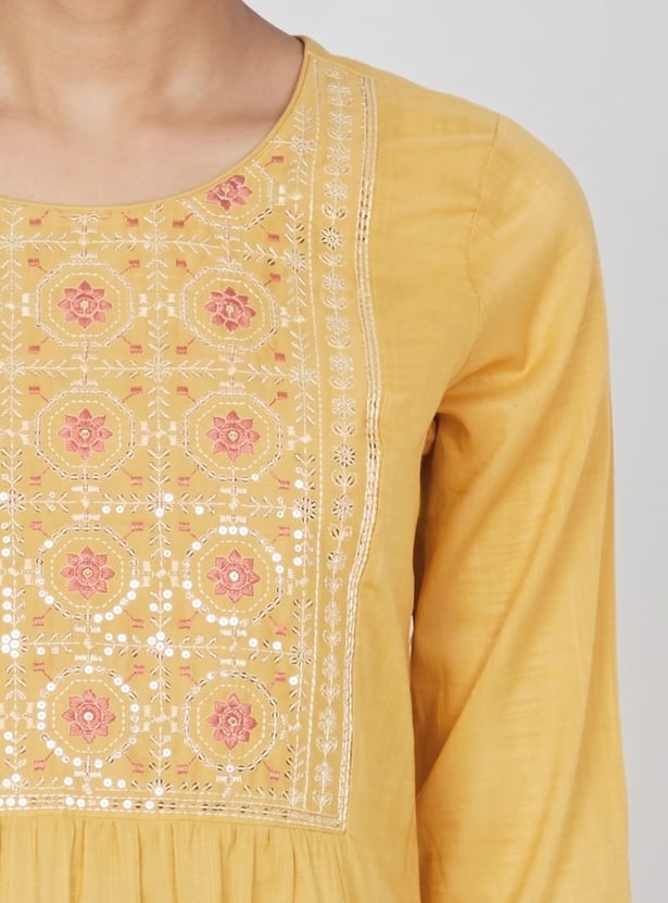 Women Embroidered Empire Kurta