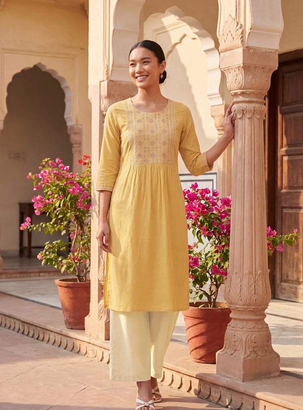 Women Embroidered Empire Kurta