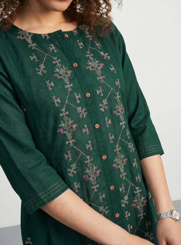 Women Embroidered Straight Kurta