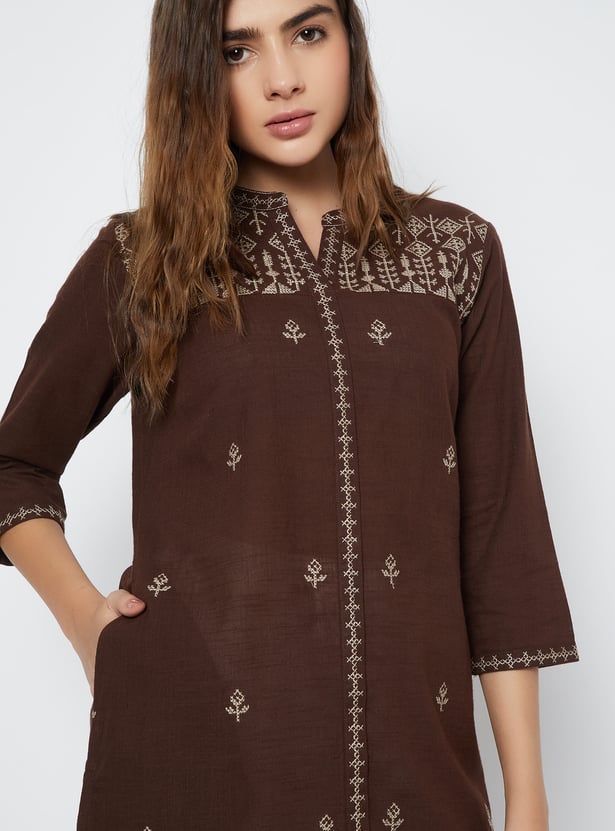 Women Embroidered Straight Kurta