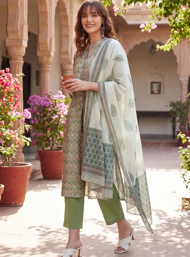 Women Printed Straight Kurta Set