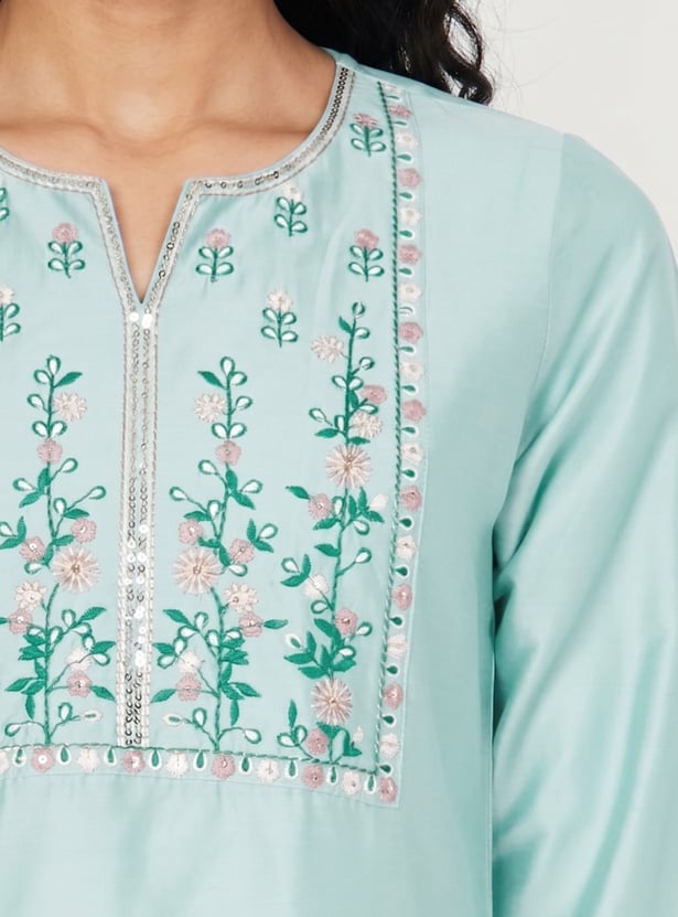 Women Embroidered Straight Kurta