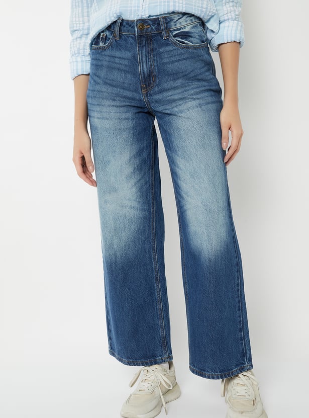 Women Clean Look Mid Rise Jeans