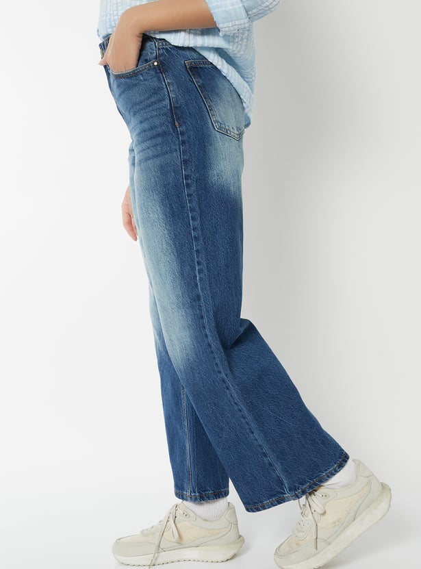 Women Clean Look Mid Rise Jeans