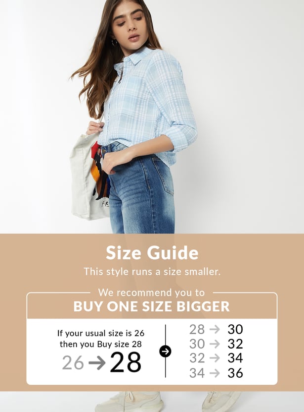 Women Clean Look Mid Rise Jeans