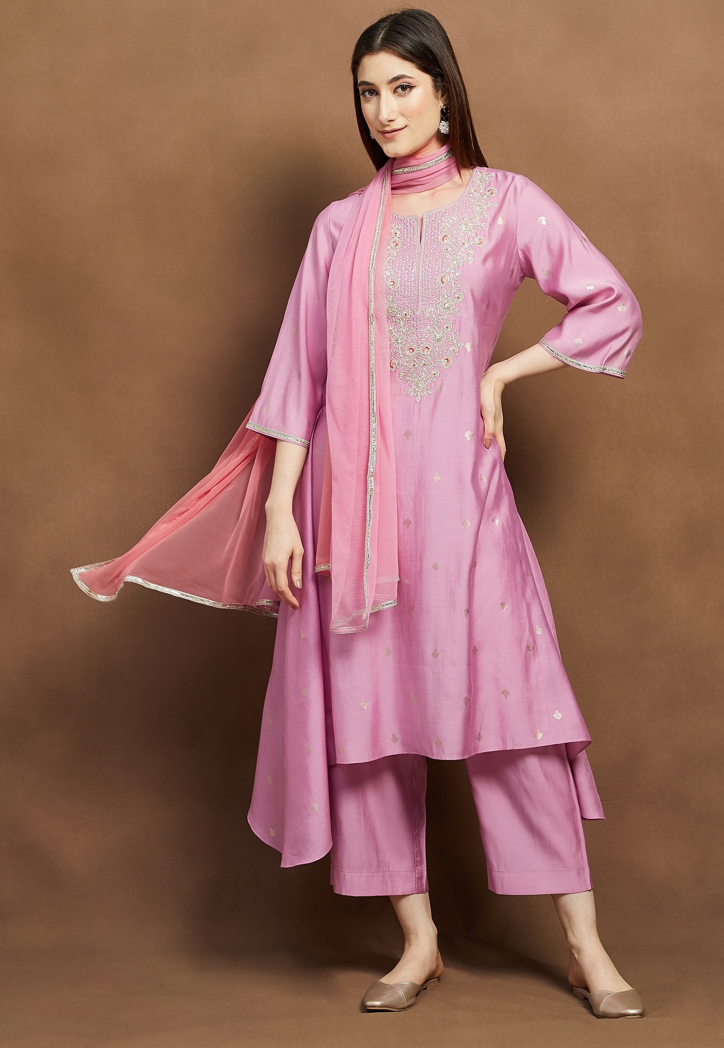 MELANGE Embroidered Asymmetric Kurta Set-picture-34
