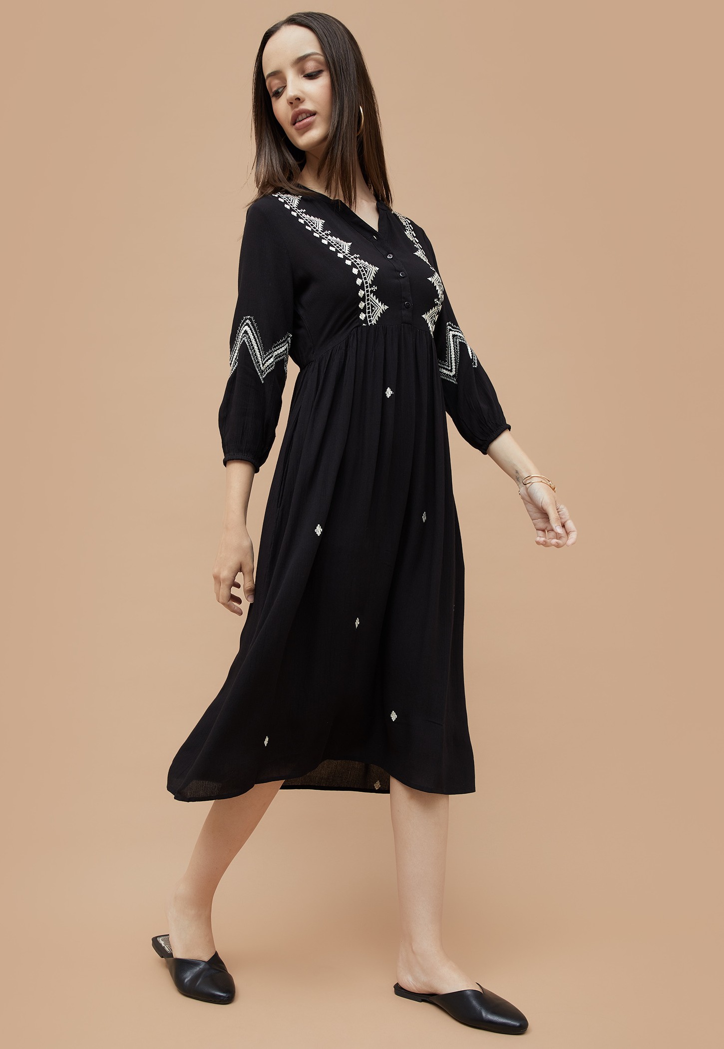 FAME FOREVER Embroidered A-line Dress-picture-27