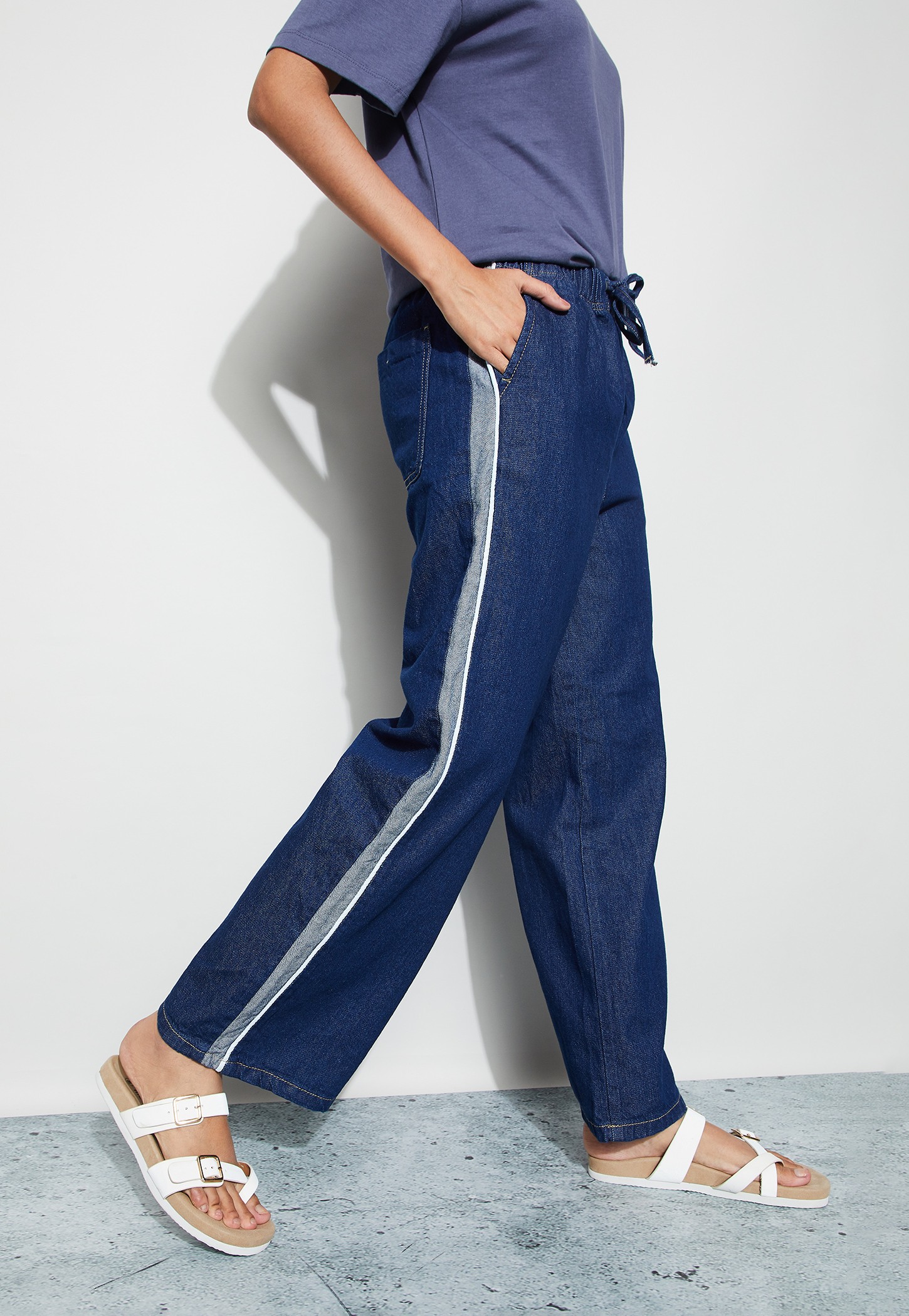FAME FOREVER Wide Leg Jeans with Contrast Taping-picture-42