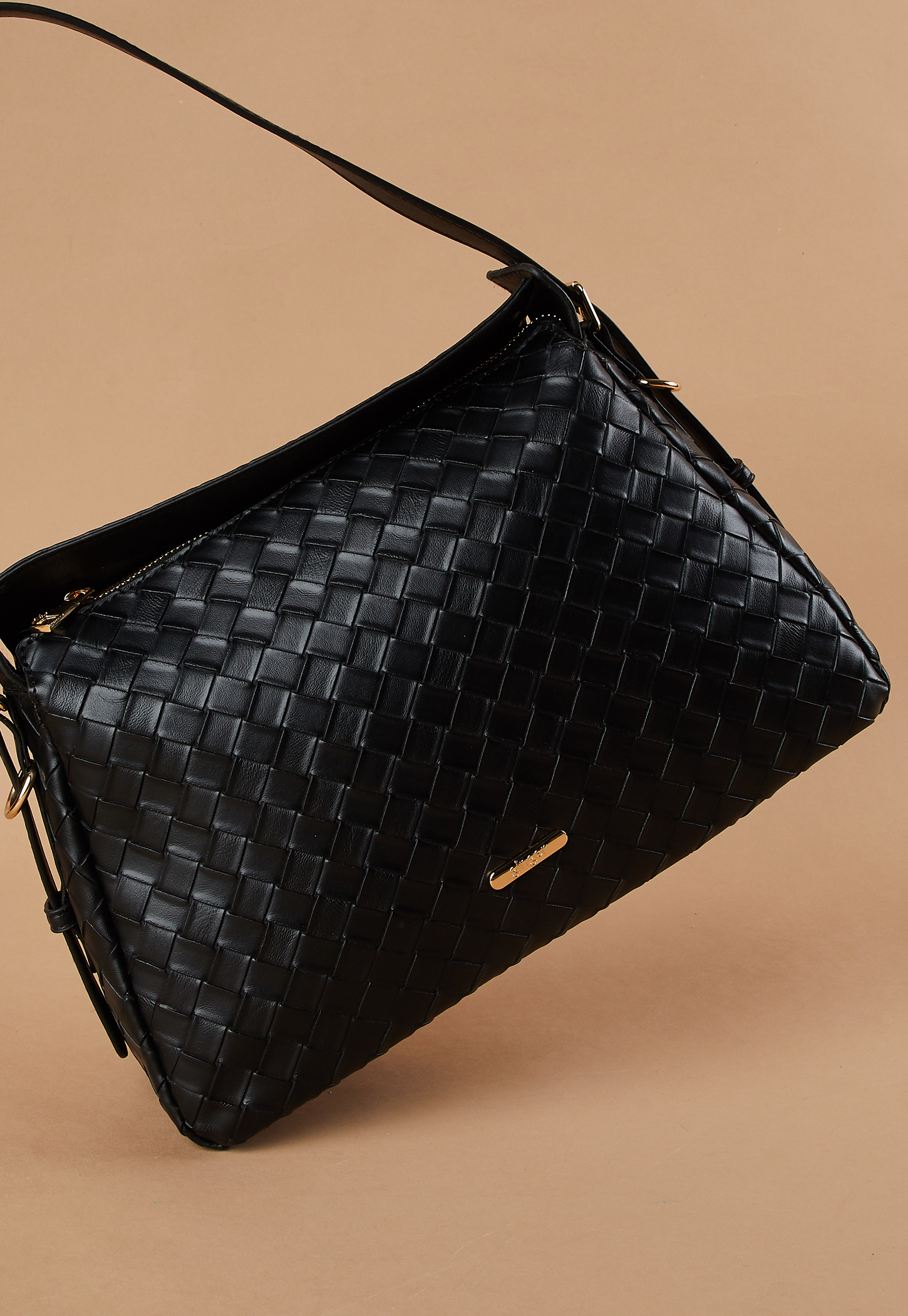 GINGER Textured Shoulder Bag