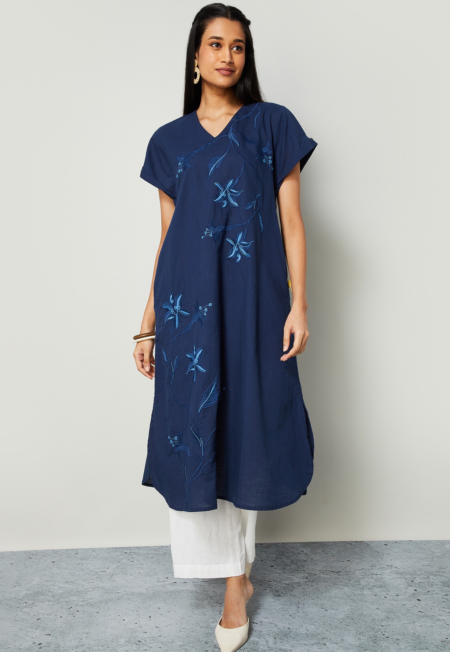 MELANGE Embroidered V-Neck Flared Kurta-picture-11
