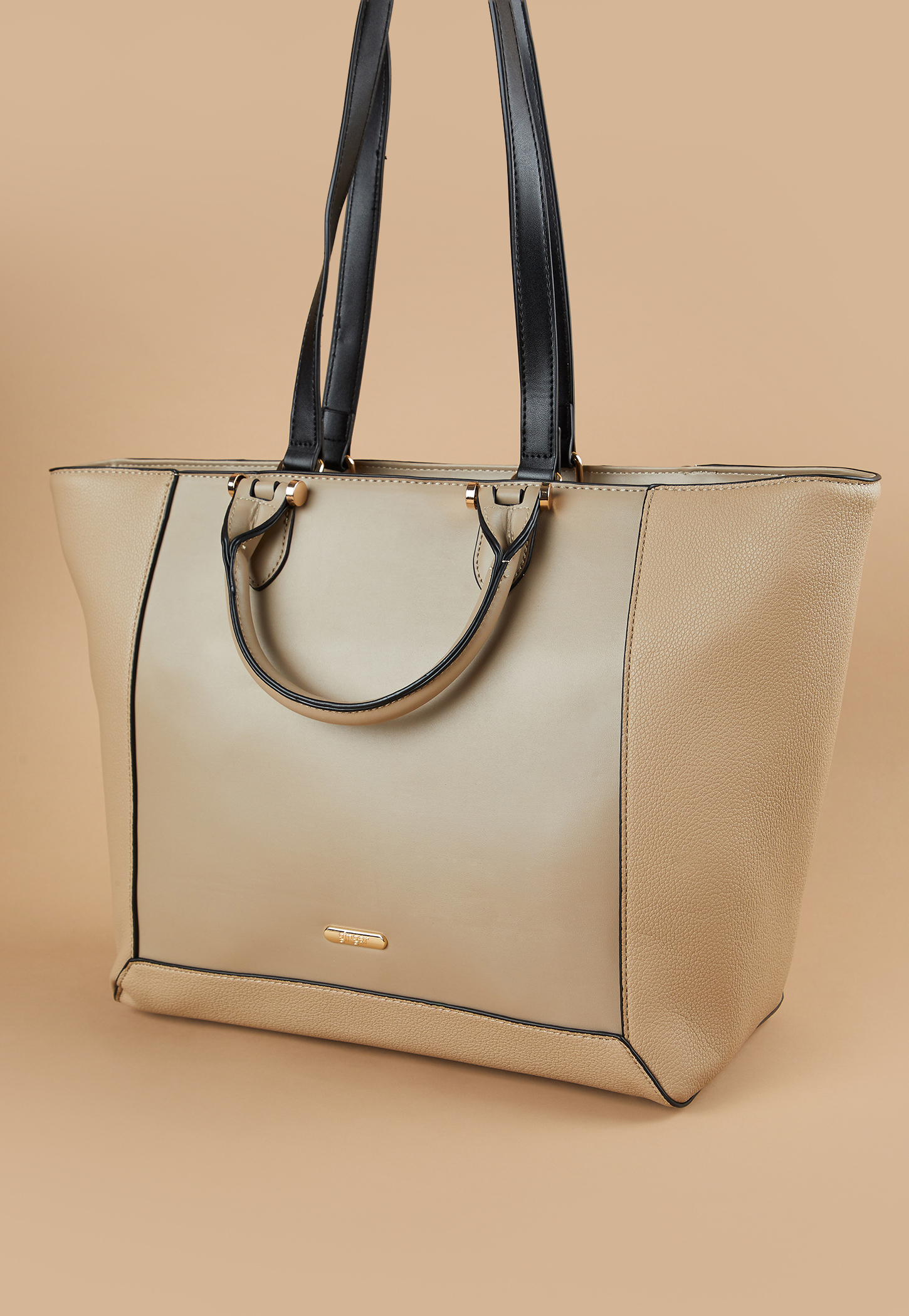 GINGER Textured Shoulder Bag