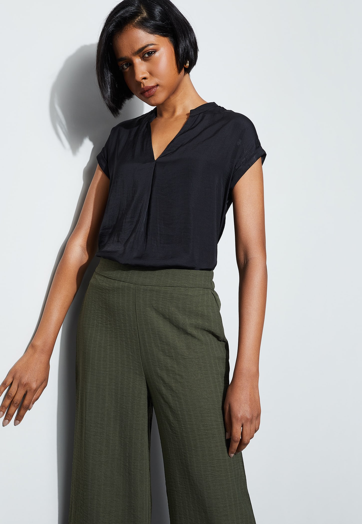 CODE CLASSIC Solid V-Neck Button Closure Top-picture-18