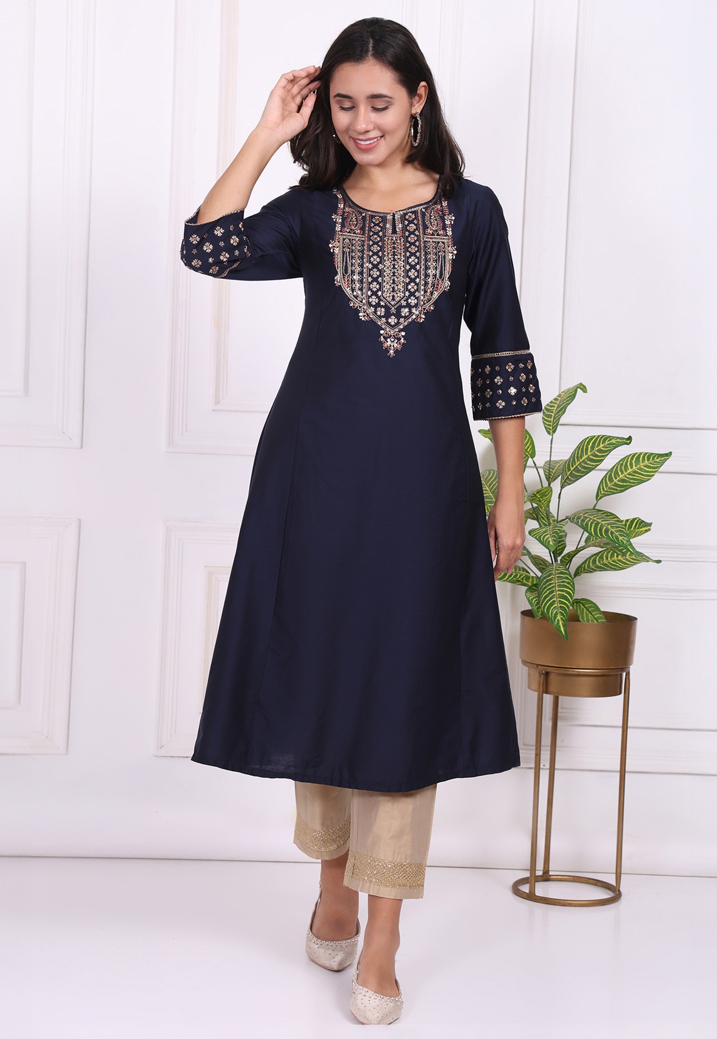 W Embroidered Straight Pants-picture-32