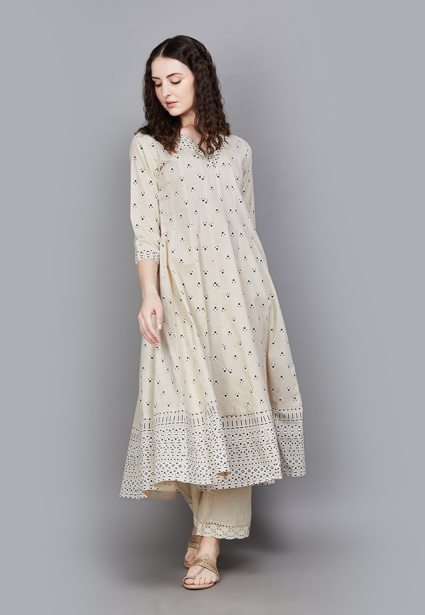 SPAN Embroidered V-Neck Anarkali Kurta-picture-19