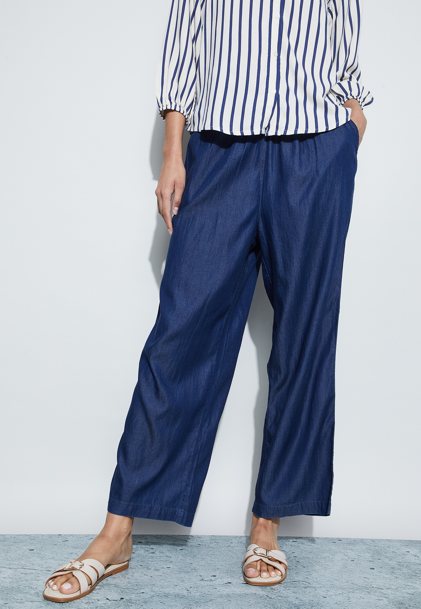 FAME FOREVER Solid Flared Jeans-picture-19