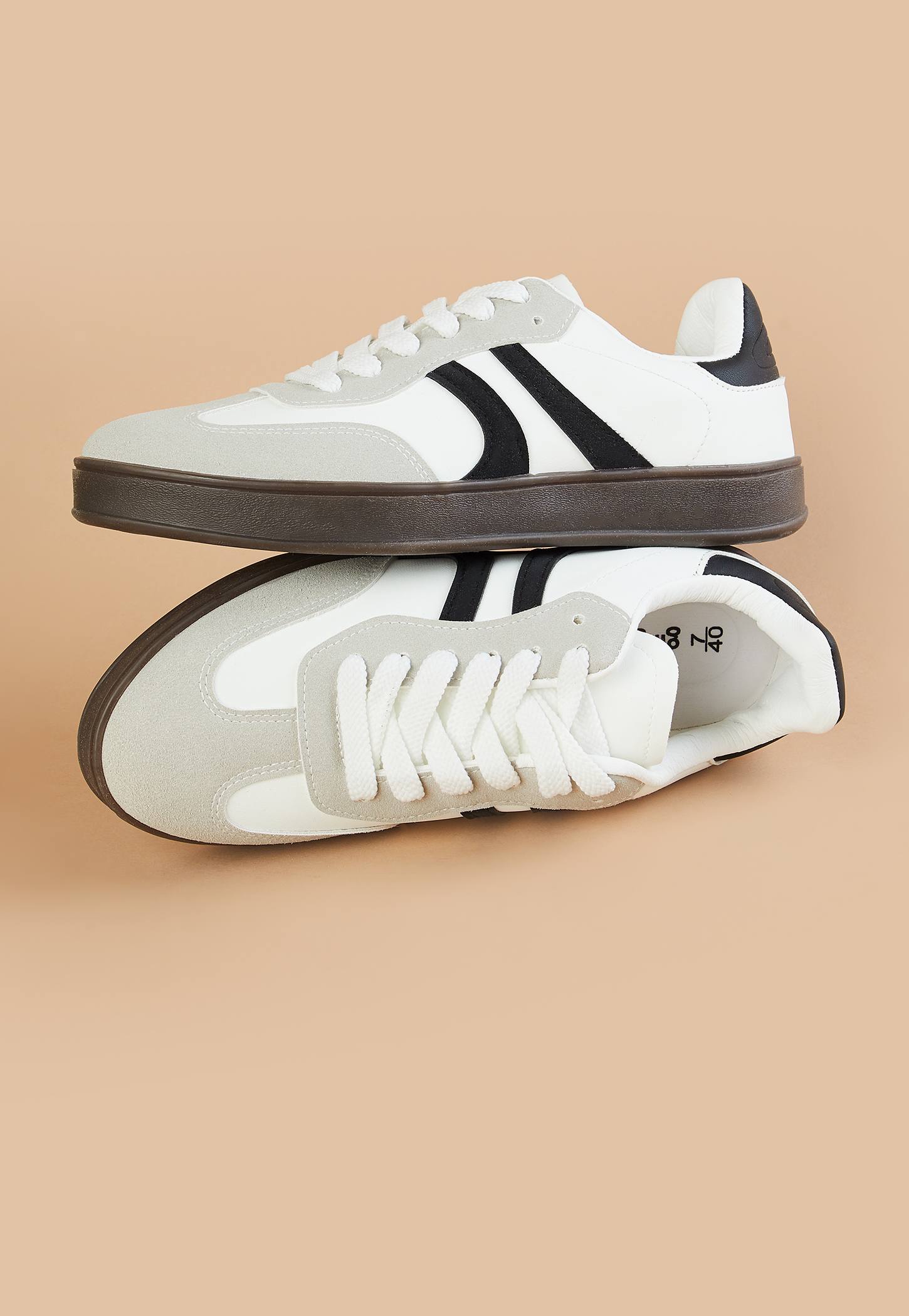 GINGER Solid Panelled Sneakers-picture-23