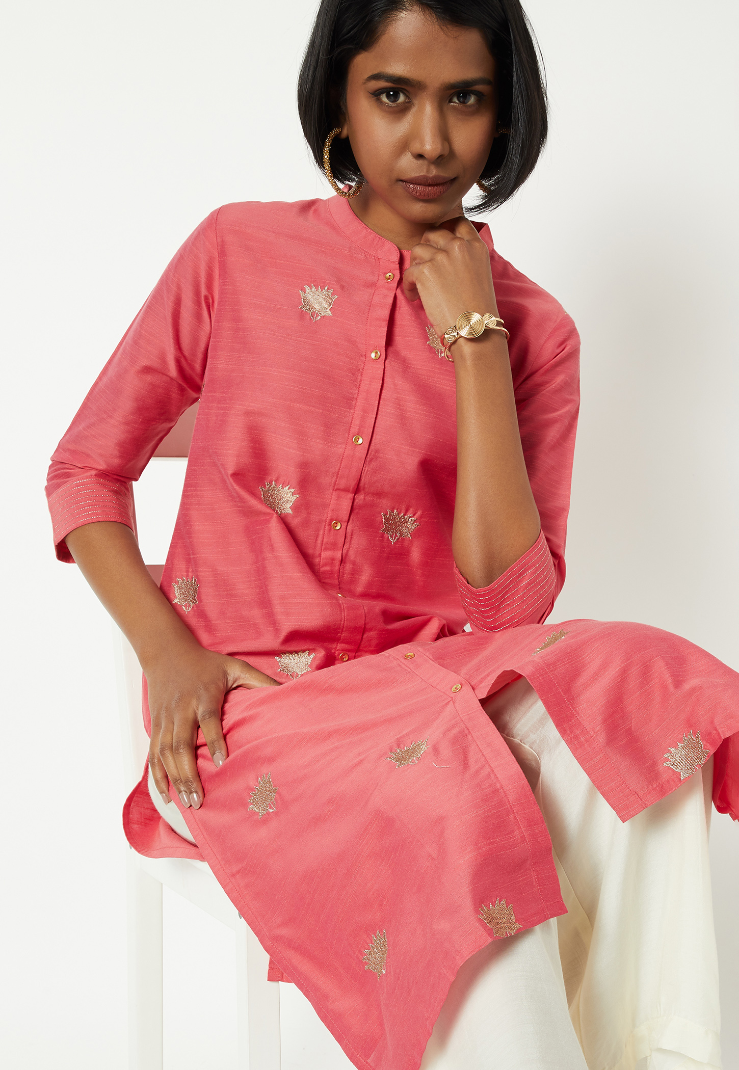 Women Metallic Embroidered Straight Kurta-picture-40